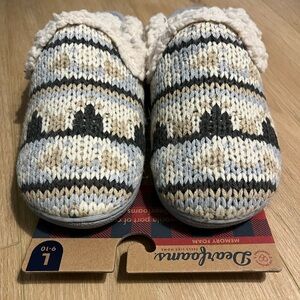 NWT Dearfoams Women’s Cozy Knit Slippers - Grey and Cream Size L 9-10